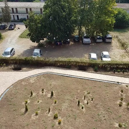 в4-3, Ashton Hall *