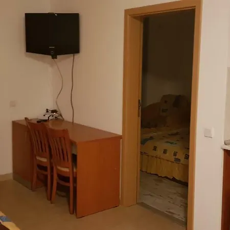 Апартамент в4-3, Ashton Hall *