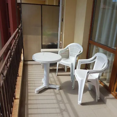 в4-3, Ashton Hall * ساني بيتش