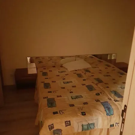 в4-3, Ashton Hall * ساني بيتش